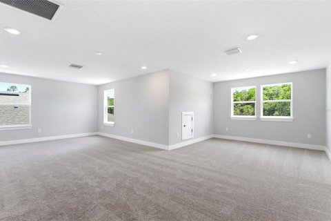 House in Spring Hill, Florida 3 bedrooms, 255.3 sq.m. № 2100869 - photo 15