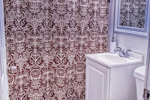 Casa en alquiler en Miami, Florida, 1 dormitorio, 214.05 m2 № 2057634 - foto 3