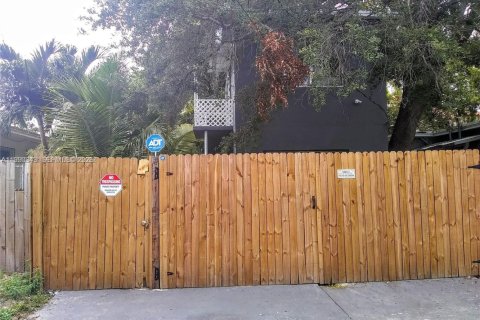 Casa en alquiler en Miami, Florida, 1 dormitorio, 214.05 m2 № 2057634 - foto 5