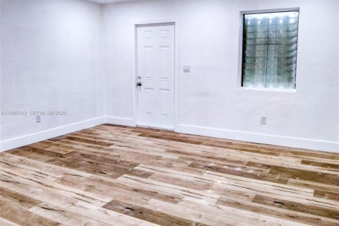Casa en Miami, Florida 1 dormitorio, 214.05 m2 № 2057634