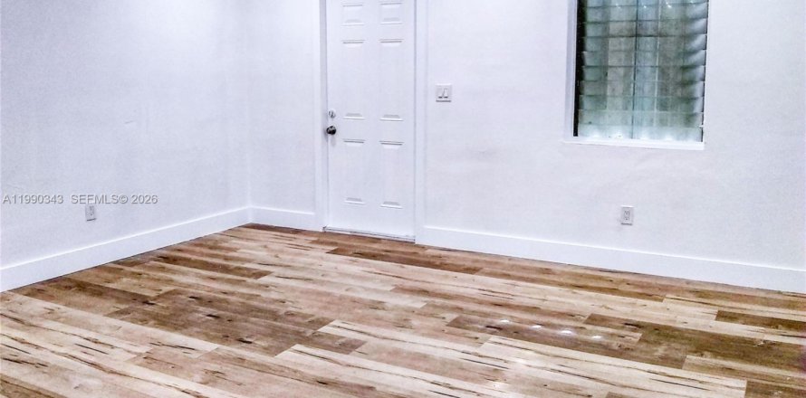 Casa en Miami, Florida 1 dormitorio, 214.05 m2 № 2057634