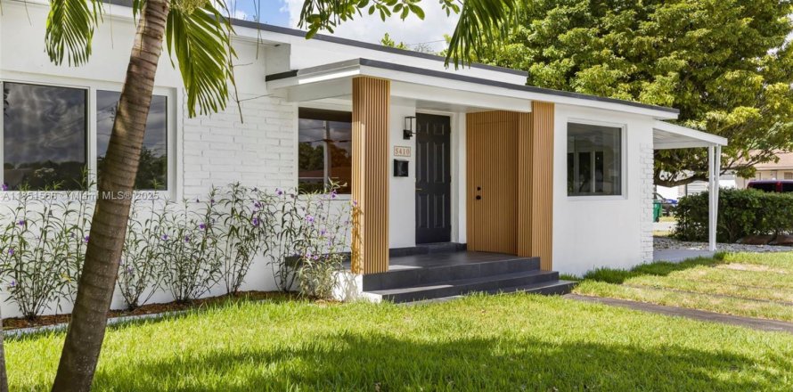Casa en Miami, Florida 4 dormitorios, 160.63 m2 № 1857578