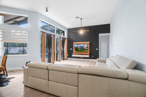 Купить виллу или дом в Пемброк-Пайнс, Флорида 4 спальни, 274.71м2, № 1991826 - фото 18