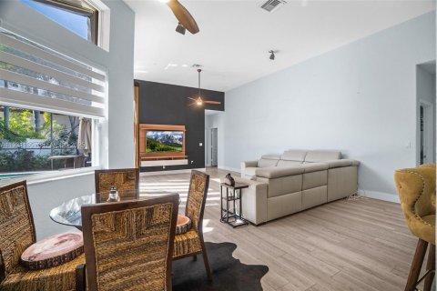 Купить виллу или дом в Пемброк-Пайнс, Флорида 4 спальни, 274.71м2, № 1991826 - фото 15