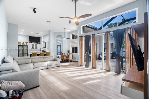 Купить виллу или дом в Пемброк-Пайнс, Флорида 4 спальни, 274.71м2, № 1991826 - фото 19