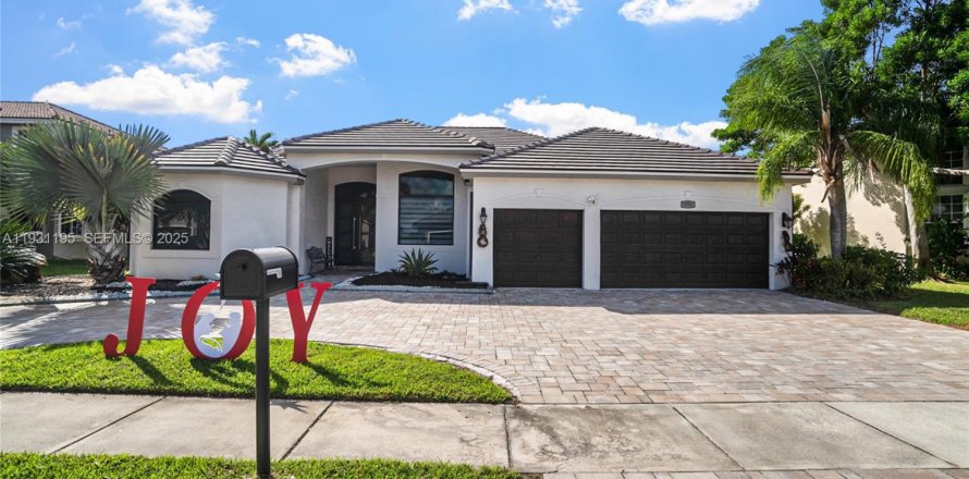 Дом в Пемброк-Пайнс, Флорида 4 спальни, 274.71м2 № 1991826