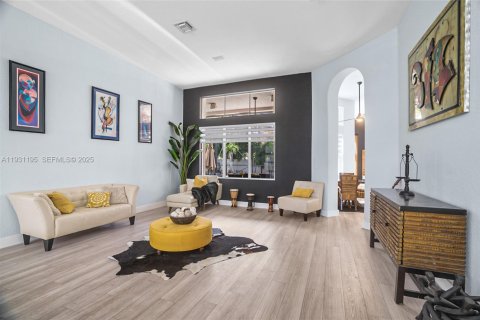 Купить виллу или дом в Пемброк-Пайнс, Флорида 4 спальни, 274.71м2, № 1991826 - фото 11