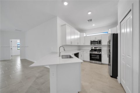 Снять в аренду виллу или дом в Истеро, Флорида 2 спальни, 145.3м2, № 1949862 - фото 20