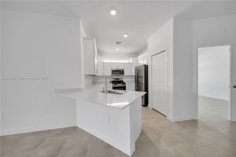 Снять в аренду виллу или дом в Истеро, Флорида 2 спальни, 145.3м2, № 1949862 - фото 21