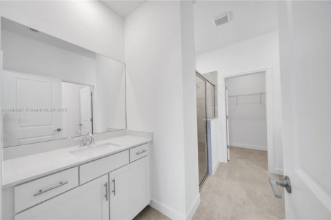 Снять в аренду виллу или дом в Истеро, Флорида 2 спальни, 145.3м2, № 1949862 - фото 27