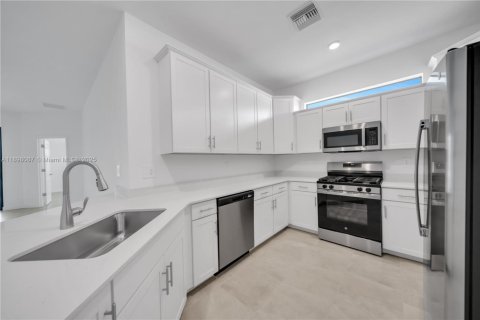 Снять в аренду виллу или дом в Истеро, Флорида 2 спальни, 145.3м2, № 1949862 - фото 22