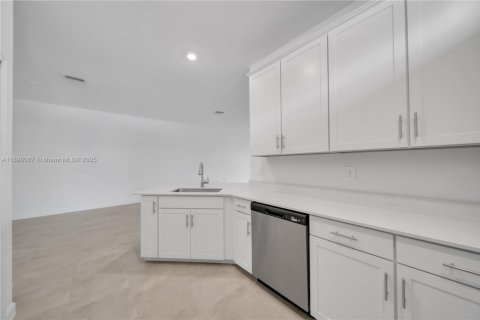 Снять в аренду виллу или дом в Истеро, Флорида 2 спальни, 145.3м2, № 1949862 - фото 23