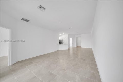 Снять в аренду виллу или дом в Истеро, Флорида 2 спальни, 145.3м2, № 1949862 - фото 24