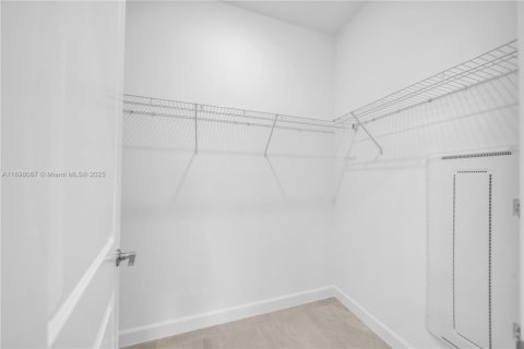 Снять в аренду виллу или дом в Истеро, Флорида 2 спальни, 145.3м2, № 1949862 - фото 30