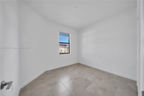 Снять в аренду виллу или дом в Истеро, Флорида 2 спальни, 145.3м2, № 1949862 - фото 14