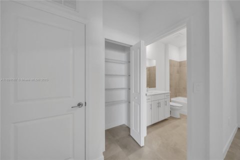 Снять в аренду виллу или дом в Истеро, Флорида 2 спальни, 145.3м2, № 1949862 - фото 12