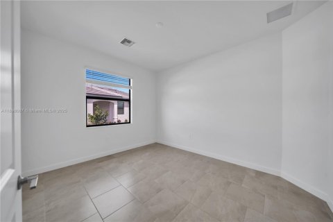 Снять в аренду виллу или дом в Истеро, Флорида 2 спальни, 145.3м2, № 1949862 - фото 19