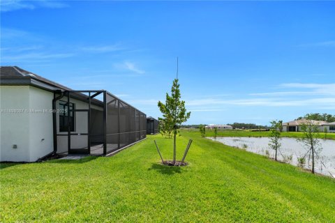 Снять в аренду виллу или дом в Истеро, Флорида 2 спальни, 145.3м2, № 1949862 - фото 9