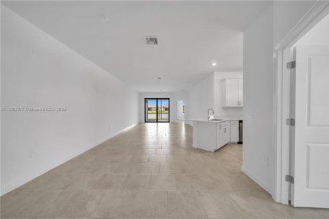 Снять в аренду виллу или дом в Истеро, Флорида 2 спальни, 145.3м2, № 1949862 - фото 17