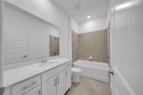 Снять в аренду виллу или дом в Истеро, Флорида 2 спальни, 145.3м2, № 1949862 - фото 13