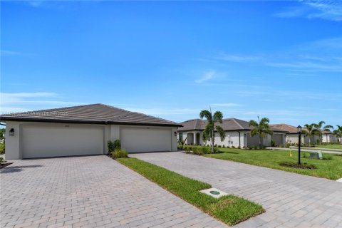 Снять в аренду виллу или дом в Истеро, Флорида 2 спальни, 145.3м2, № 1949862 - фото 4