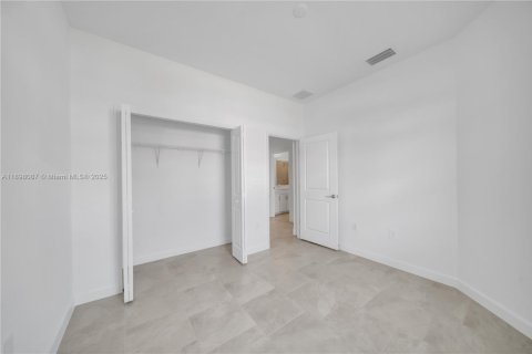 Снять в аренду виллу или дом в Истеро, Флорида 2 спальни, 145.3м2, № 1949862 - фото 15