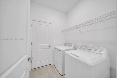 Снять в аренду виллу или дом в Истеро, Флорида 2 спальни, 145.3м2, № 1949862 - фото 11