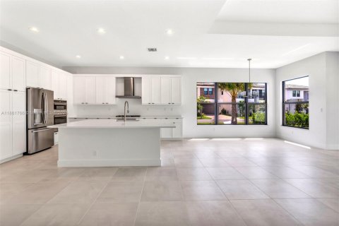 House in Boca Raton, Florida 4 bedrooms, 304.91 sq.m. № 1891135 - photo 11