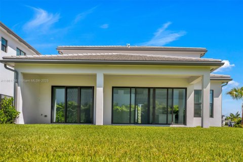 House in Boca Raton, Florida 4 bedrooms, 304.91 sq.m. № 1891135 - photo 7