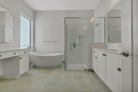 House in Boca Raton, Florida 4 bedrooms, 304.91 sq.m. № 1891135 - photo 24