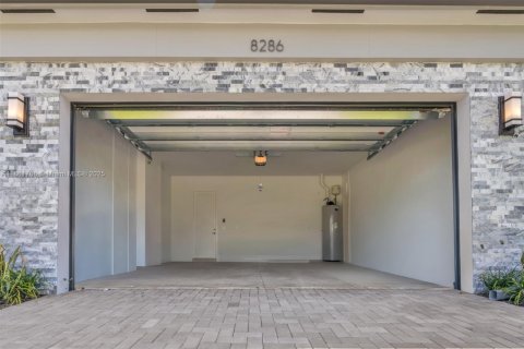 House in Boca Raton, Florida 4 bedrooms, 304.91 sq.m. № 1891135 - photo 8