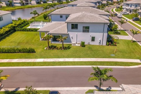 House in Boca Raton, Florida 4 bedrooms, 304.91 sq.m. № 1891135 - photo 5