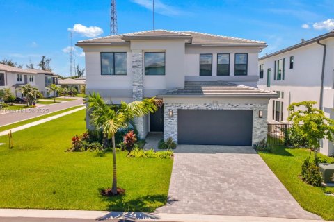 House in Boca Raton, Florida 4 bedrooms, 304.91 sq.m. № 1891135 - photo 1