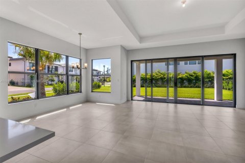 House in Boca Raton, Florida 4 bedrooms, 304.91 sq.m. № 1891135 - photo 17