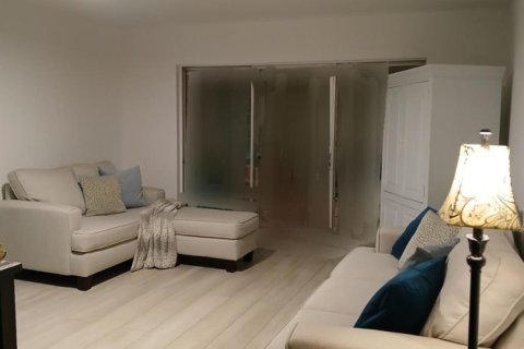 Condo in Palm Springs, Florida, 1 bedroom  № 2170043 - photo 19