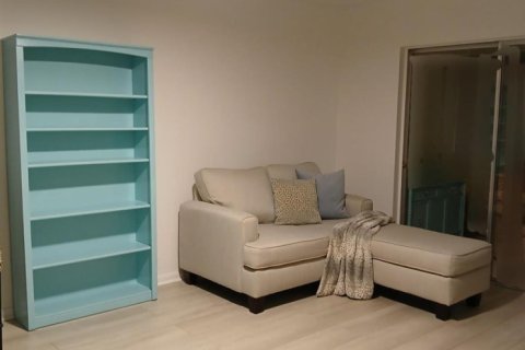 Condo in Palm Springs, Florida, 1 bedroom  № 2170043 - photo 17
