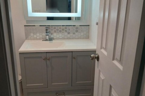 Condo in Palm Springs, Florida, 1 bedroom  № 2170043 - photo 12