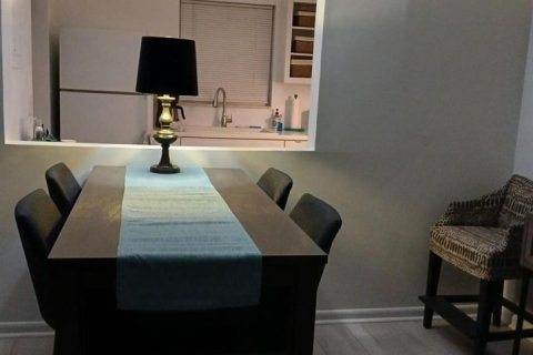 Condo in Palm Springs, Florida, 1 bedroom  № 2170043 - photo 20