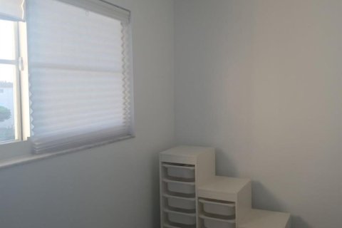 Condo in Palm Springs, Florida, 1 bedroom  № 2170043 - photo 25