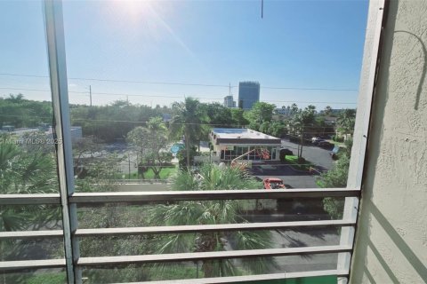 Condominio en venta en North Miami Beach, Florida, 2 dormitorios, 96.71 m2 № 1937796 - foto 4