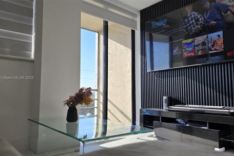 Condominio en venta en North Miami Beach, Florida, 2 dormitorios, 96.71 m2 № 1937796 - foto 24