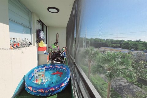 Copropriété à vendre à North Miami Beach, Floride: 2 chambres, 96.71 m2 № 1937796 - photo 2