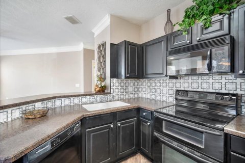 Condo in Tampa, Florida, 2 bedrooms  № 1526391 - photo 11