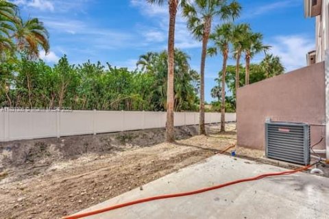 Condo in Coral Springs, Florida, 3 bedrooms  № 1830515 - photo 30