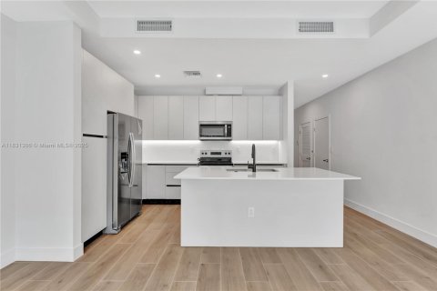 Condo in Coral Springs, Florida, 3 bedrooms  № 1830515 - photo 5