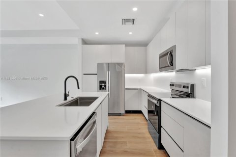 Condo in Coral Springs, Florida, 3 bedrooms  № 1830515 - photo 7