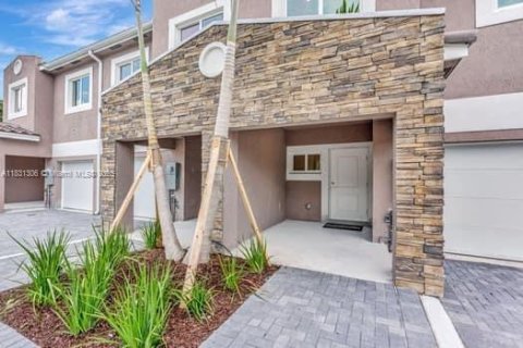 Condo in Coral Springs, Florida, 3 bedrooms  № 1830515 - photo 2