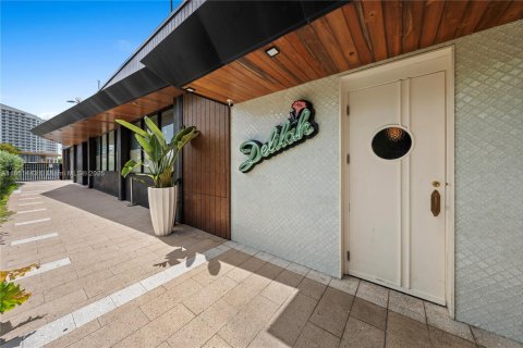 Condo in Miami, Florida, 2 bedrooms № 1962157 - photo 24