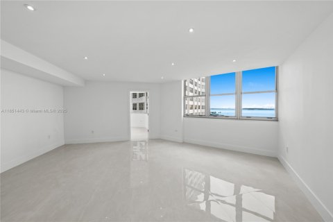 Condo in Miami, Florida, 2 bedrooms № 1962157 - photo 13