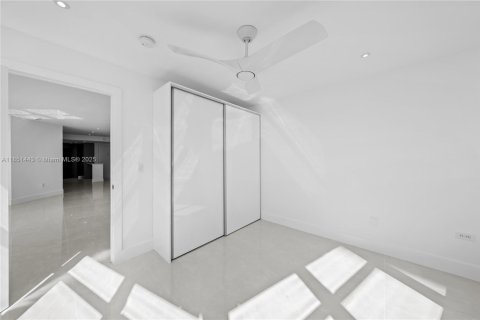Condo in Miami, Florida, 2 bedrooms № 1962157 - photo 19